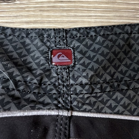 QUICKSILVER board shorts - Picture 3 of 6